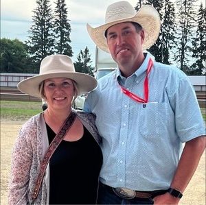 Meet your Posher, Wendy